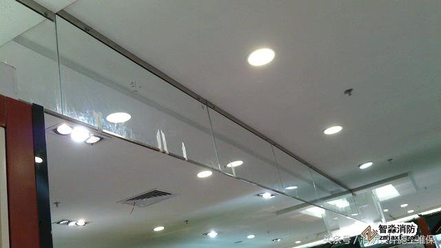 防煙系統(tǒng)之擋煙垂壁，地下汽車庫和商場常見