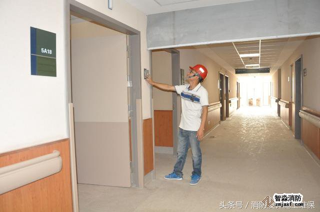 防煙系統(tǒng)之擋煙垂壁，地下汽車庫和商場常見